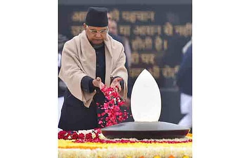 வாஜ்பாய் நினைவிடத்தில் குடியரசுத் தலைவா், பிரதமா் மலா்தூவி மரியாதை