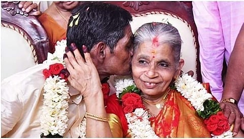 கேரளாவில் ஒரு நெகிழ்ச்சியான திருமணம்! 65 வயதில் பால்ய நண்பரை கரம்பிடித்த மூதாட்டி