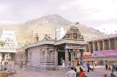  ஆதியும் அந்தமும் இல்லா அரும்பெரும் ஜோதி