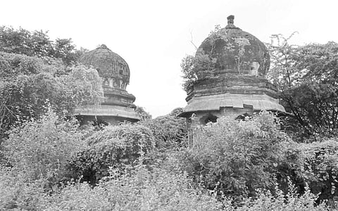 பராமரிப்புக்கு ஏங்கும் 305 ஆண்டுகள் பழைமையான ராஜா, ராணி நினைவுச் சின்னங்கள்