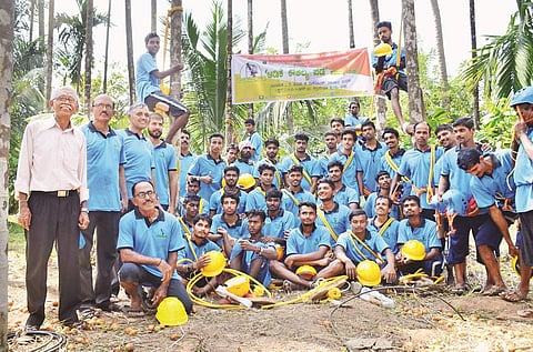 பாக்கு மரமேற பயிற்சி!