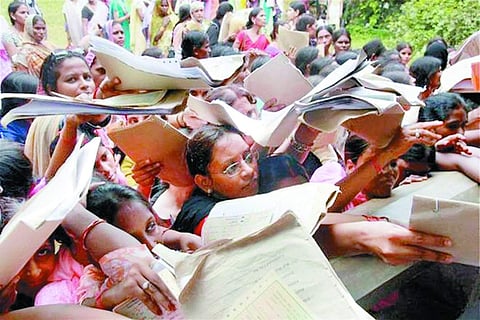 தனியார் லாபத்திற்காக நாகை மாவட்ட வேலை வாய்ப்பு அலுவலக ஆன்லைன் முடக்கமா?