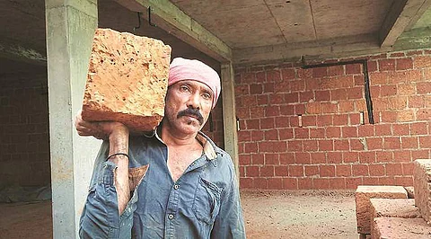 பகலில் கூலி வேலை, இரவில் இலக்கியப் பணி! எழுத்தாளர் ஷாஃபியின் வாழ்க்கை இதுதான்!