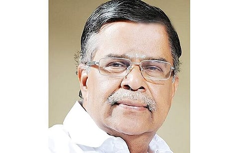 தமிழகத்தில் சட்டம்-ஒழுங்கை சீா்குலைக்க திமுக முயற்சி