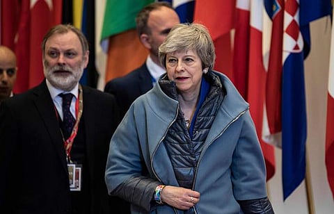 பிரெக்ஸிட் குறித்து பெல்ஜியம் தலைநகர் பிரெஸ்ùஸல்ஸில் வியாழக்கிழமை நடைபெற்ற ஐரோப்பிய யூனியன் நாடுகளின் கூட்டத்தை முடித்துக் கொண்டு வெளியேறும் பிரிட்டன் பிரதமர் தெரசா மே.
