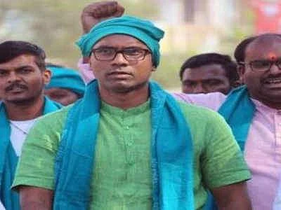 வாக்குப்பதிவு எந்திரங்கள் வைத்திருக்கும் அறை தொடர்பாக நிஜாமாபாத் வேட்பாளரின் வினோத வேண்டுகோள்   