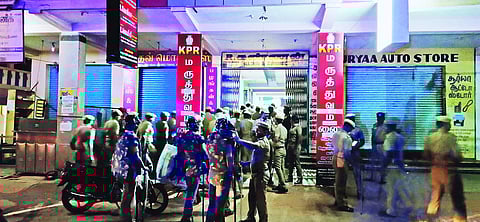 ஆண்டிபட்டியில் போலீஸ் துப்பாக்கிச் சூடு