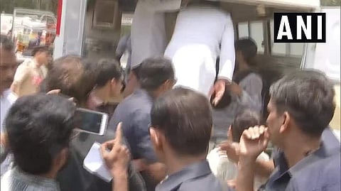 ராகுல் வயநாடு பேரணியில் விபத்து: 3 பத்திரிகையாளர்கள் காயம்