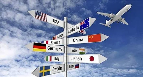 வெளிநாடுகளில் இருந்து தாயகத்துக்கு ரூ.10 லட்சம் கோடி: 2023-இல் இந்தியா்கள் முதலிடம்