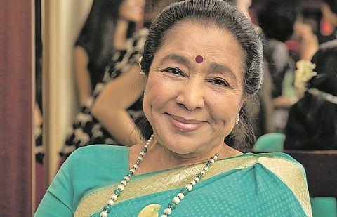 ஆஷா போன்ஸ்லே இயக்கிய காட்சி