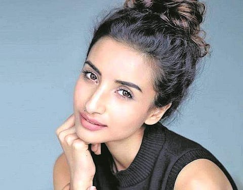 வெப் சீரியலில் வாடகை தாயாக நடிப்பவர்