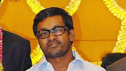 அடிடா அவளை பாடலுக்காக இப்போது மன்னிப்பு கேட்கிறேன்! இயக்குநர் செல்வராகவன் பேட்டி! (விடியோ)