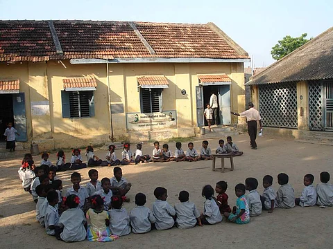 32. கல்விச்சாலைக்கான கொடை தடைப்பட்டால்..