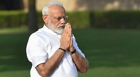மகாத்மா காந்தி - வாஜ்பாய் நினைவிடத்தில் மோடி மரியாதை