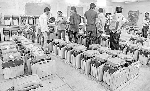 5-ஆம் கட்ட தேர்தல்: 51 தொகுதிகளில் 674 வேட்பாளர்கள்