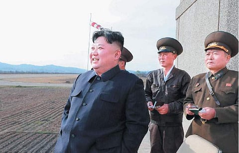 வடகொரியா நீண்ட தூரம் சென்று தாக்கும் ஏவுகணைகளை இயக்கி போர் ஒத்திகை