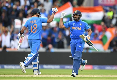 தோனியின் சிக்ஸர் சாதனை தகர்ப்பு: அசாதாரண சாதனைகளை தன்வசப்படுத்தும் 'ஹிட்மேன்'!