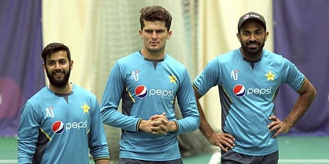 பாகிஸ்தான் அணியில் பிரிவினை: அந்நாட்டு ஊடகங்கள் குற்றச்சாட்டு