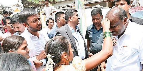 24 மணி நேரத்தில் ரூ.1 கோடி செலவு: இதுதான் உங்க கிராம தரிசனமா குமாரசாமி?