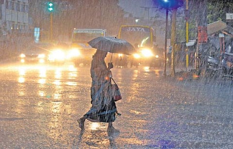 பொன்னேரியில் காற்றுடன் கனமழை