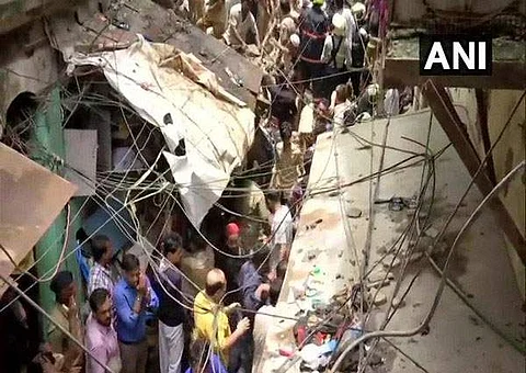 மும்பையில் அடுக்குமாடிக் குடியிருப்பு இடிந்து விழுந்த விபத்து: பலி எண்ணிக்கை 13 ஆக அதிகரிப்பு 