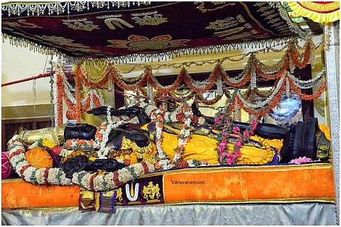 அருள்பாலிக்கும் ஸ்ரீ ஆதி அத்திவரதர்