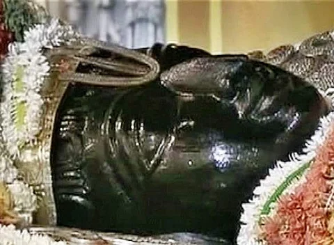3-வது நாளில் பச்சைப்பட்டு உடுத்தி மல்லிகை மாலையுடன் காட்சியளிக்கும் அத்திவரதர்