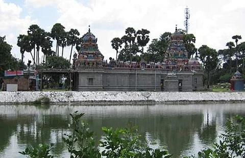 மும்மூர்த்திகளுடன் சப்த கன்னியர் வழிபாடு