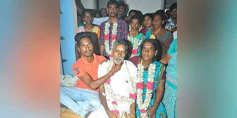 தந்தை சடலத்தின் முன் வாலிபர் திருமணம்: விழுப்புரம் அருகே விநோதம்
