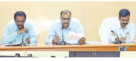 நெகிழி இல்லாத மாவட்டமாக மாற்றுங்கள்: கண்காணிப்பு அதிகாரி வேண்டுகோள்