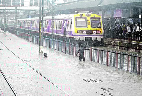 மும்பையில் தொடரும் கன மழை