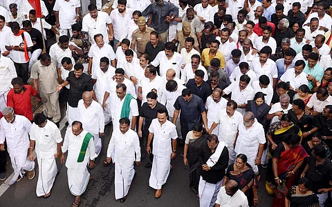 கருணாநிதியின் முதலாம் நினைவு நாள் அனுசரிப்பு