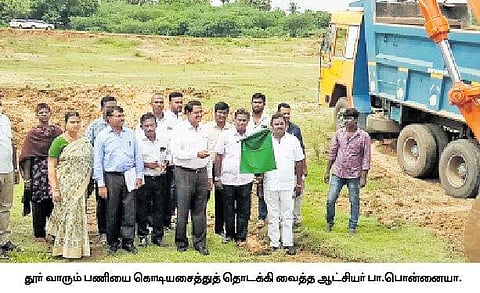 செம்பரம்பாக்கம் ஏரி தூர்வாரும் பணி: ஆட்சியர் தொடக்கி வைப்பு