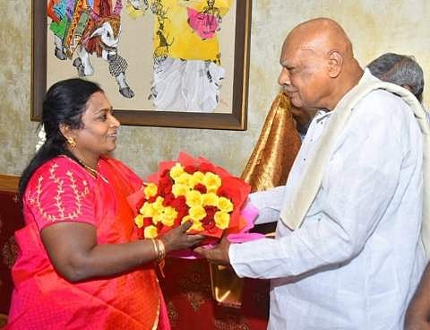 தெலங்கானா ஆளுநர் தமிழிசை சௌந்தரராஜனுடன், தமிழக முன்னாள் ஆளுநர் ரோசய்யா சந்திப்பு