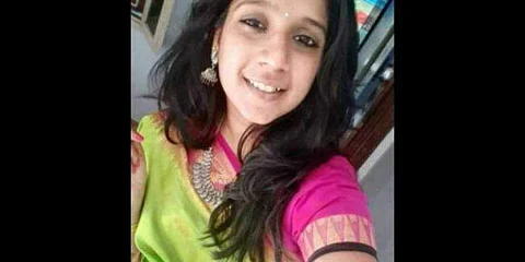 அதிகாரிகளின் மெத்தனமே பேனர் விழுந்து இளம்பெண் பலிக்குக் காரணம்: நீதிமன்றம் கண்டனம்