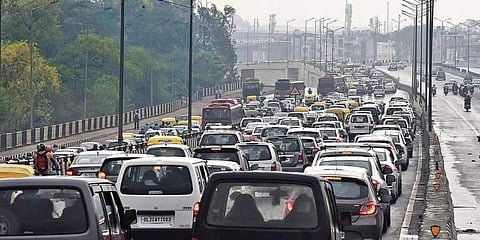 தலைநகர் புதுதில்லியில் வாகன நெரிசல்