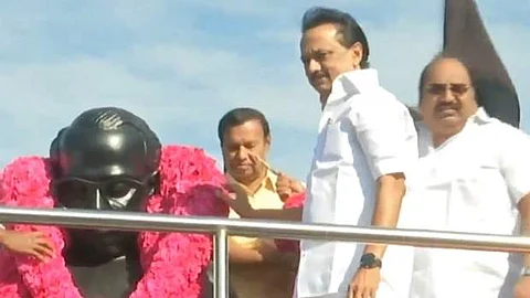 அண்ணா சிலைக்கு மரியாதை செலுத்திய திமுக தலைவர் மு.க.ஸ்டாலின்