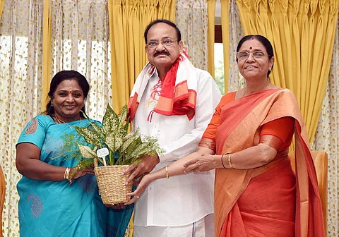 குடியரசுத் துணைத் தலைவர் வெங்கய்ய நாயுடுவுடன் தெலங்கானா ஆளுநர் தமிழிசை சந்திப்பு