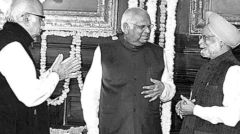 அத்வானியுடன் மன்மோகன் சிங்