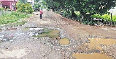 அடிப்படை வசதிகள் இன்றித் தவிக்கும் சீக்கராஜபுரம் வீட்டுவசதி வாரிய குடியிருப்புகள்