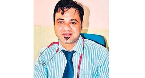 கோரக்பூர் மருத்துவமனையில் 72 குழந்தைகள் உயிரிழந்த விவகாரம்: மருத்துவர் விடுவிப்பு