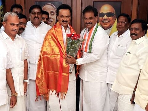 மு.க.ஸ்டாலினிடம் காங்கிரஸ் வேட்பாளா் ஜான்குமாா் வாழ்த்து