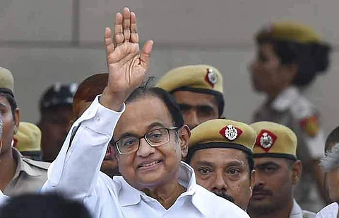 தில்லியில் உள்ள சிறப்பு நீதிமன்றத்தில் திங்கள்கிழமை ஆஜர்படுத்தப்பட்ட காங்கிரஸ் மூத்த தலைவரும் முன்னாள் மத்திய அமைச்சருமான ப.சிதம்பரம்.