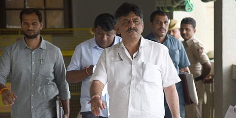 சோனியா சந்தித்து சில மணி நேரங்களில் டி.கே.சிவக்குமாருக்கு ஜாமீன் வழங்கியது டெல்லி உயர்நீதிமன்றம்!