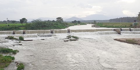 முல்லைப் பெரியாறில் பெருக்கெடுத்துச் செல்லும் வெள்ளம்