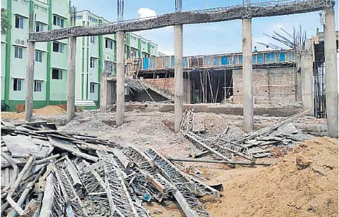  gate collapses