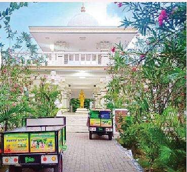 மனுநீதிச் சோழன் மணிமண்டபமா? குப்பை வண்டிகள் நிறுத்துமிடமா?