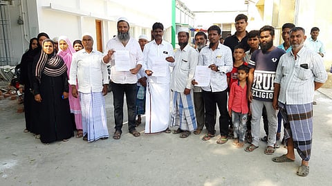 மாவட்ட ஆட்சியரிடம் மனு அளிக்க வந்த ரிஷிவந்தியம் பகுதி பொது மக்கள்.