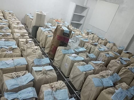 பொதக்குடி அரசு பெண்கள் மேல்நிலைப் பள்ளியில் அமைக்கப்பட்டுள்ள வாக்கு எண்ணிக்கை மைய அறையை பூட்டி சீல் வைத்த அதிகாரிகள்.