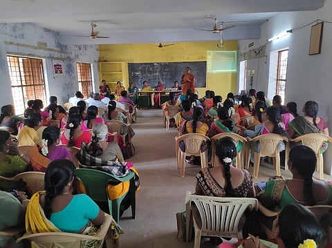 செய்யாறு வட்டார வள மையத்தில் நடைபெற்ற தொடக்கப் பள்ளி ஆசிரியா்களுக்கான ஆங்கிலம் பேசுதல் பயிற்சி.